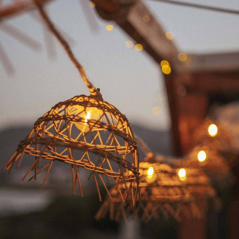 Guinguette lyskæde med flettede lampeskærme
